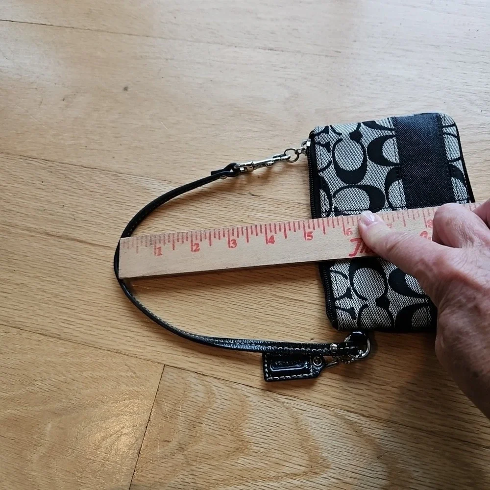 Coach Signature Jacquard‎ Wristlet Black White Canvas Leather Trim 6.25x4 inch